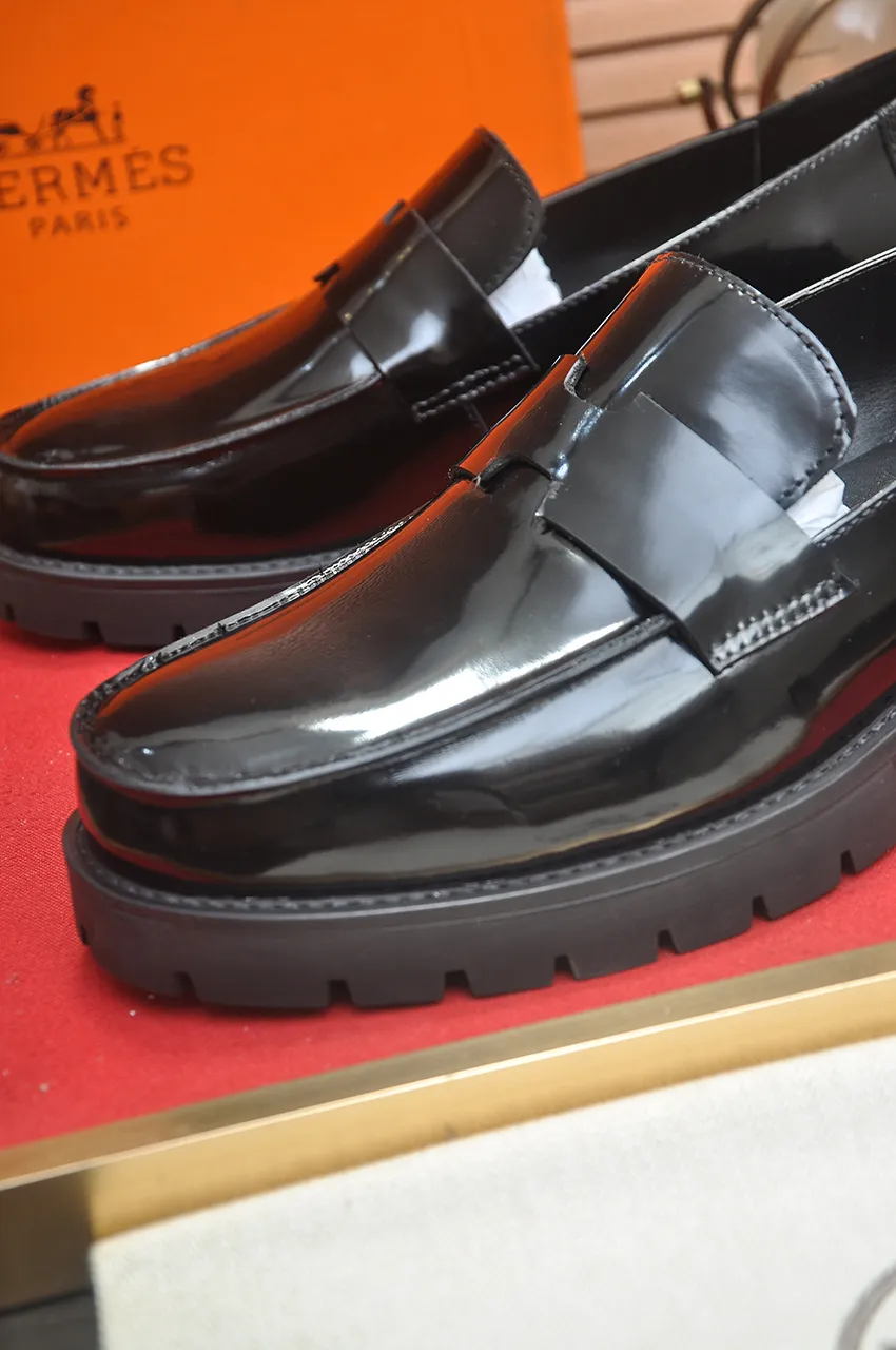 Factory price 500💶[HERMES] (cowhide lining)🍀Italian top luxury🍀He does not pursue novel styles and gorgeous colors, but attracts the favor of successful men with his flawless, elegant and classic style. Formal leather shoes This very comfortable, simple and stable style allows you to easily match any style! The pattern is absolutely 1:1 refined from the original case, and we strive for excellence in materials, imported cowhide + cowhide lining💪💪💪extraordinary texture👍! Code number: 38-45 (45 customized)
